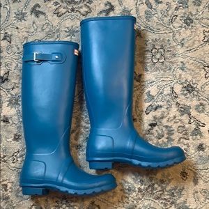 Never worn blue Hunter boots